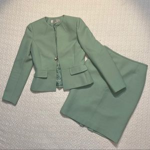 Light Green Tahari Skirt Suit Sz 2 w/Pearl Button